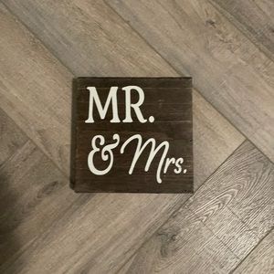 Mr & Mrs Wood Sign